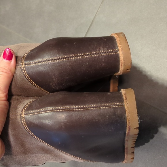 UGG hidden wedge boots size 7 - Picture 3 of 7